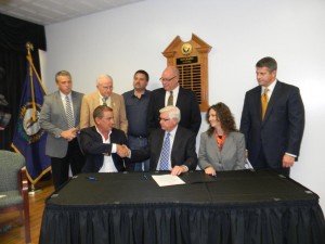 To symbolize the start of the sewage lift station replacement project, an agreement was signed by Pikeville Mayor Frank Justice, Congressman Hal Rogers and Lisa Morgan, Assistant Chief of Programs and Project Management for the Huntington District of the U.S. Army Corps of Engineers.