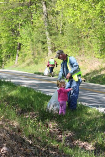 Volunteers at work at the 2019 Cumberland Falls PRIDE Spring Cleanup.